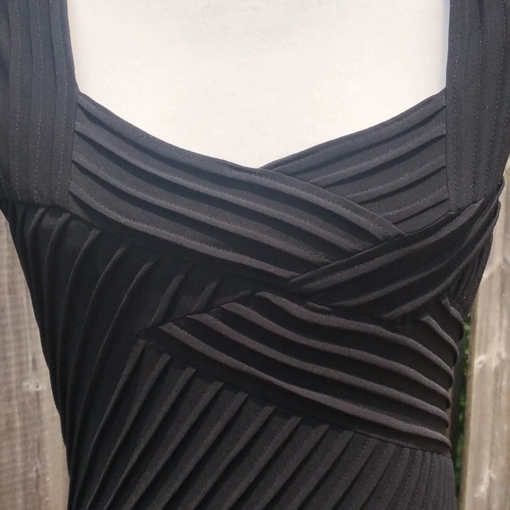 Calvin Klein size 8 black dress side zipper excellent condition - Picture 3 of 7